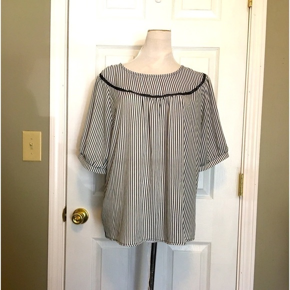 Ann Taylor top size 1X. Pull on. Short sleeve. - Picture 1 of 9